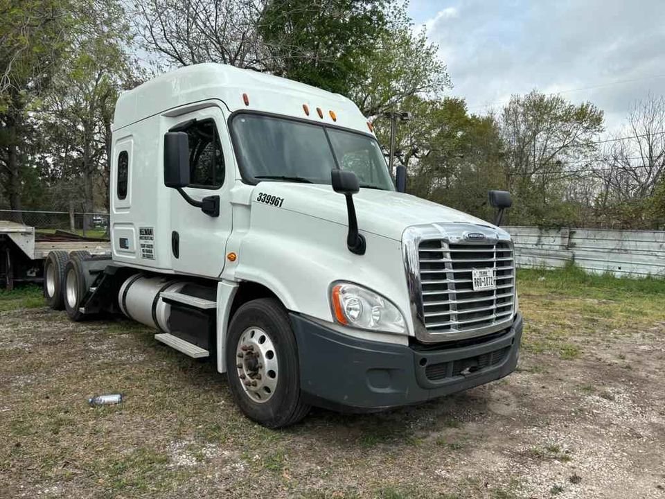 2015 FREIGHTLINER CASCADIA – Truck And Trailer Leads